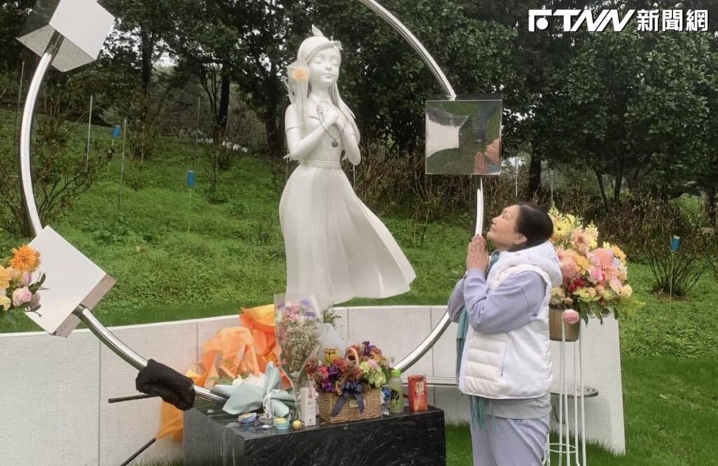 大S離世逾一年！S媽前往金寶山探望　承諾「會盯著孩子平安成長」