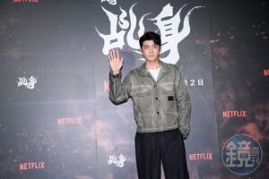 才和謝欣穎一起撐傘被拍　王柏傑被問「自己看球？」答案超直白