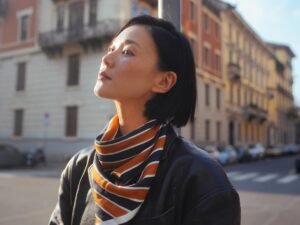 睽違15年重返米蘭！鍾瑶街頭大秀美腿　同框「超大咖國際名媛」