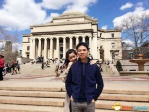刘强东谈和奶茶妹妹恋情：像床事被偷窥一样尴尬