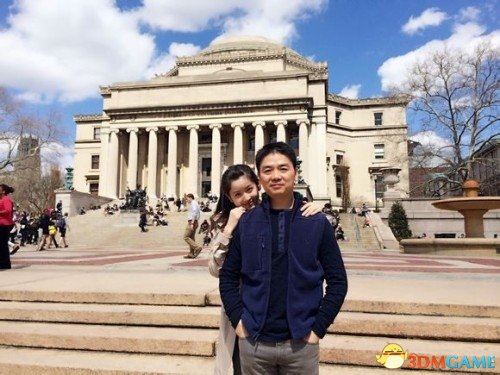 刘强东谈和奶茶妹妹恋情：像床事被偷窥一样尴尬