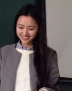 师范大最美英语老师走红网络 学校派保安来护花
