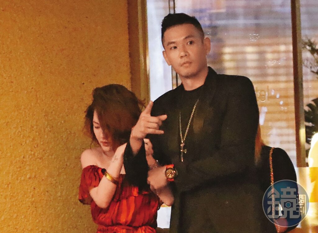 許雅鈞私約女粉2／許雅鈞夜店嗨玩「遭洋妞包夾」爆黑史　小S吞忍原因曝光