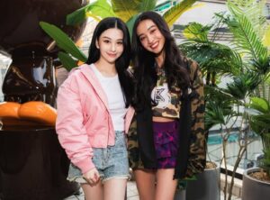 邱淑貞24歲女兒同框木村光希！　「港日最美星二代」辣曬長腿畫面太養眼
