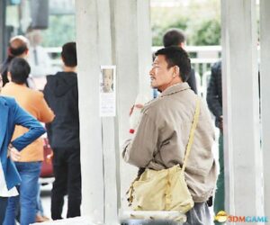 刘德华扮农民工似犀利哥 贴寻人启事被警察驱逐
