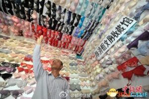 三亚男子20年收集5000名女大学生胸罩 开办展览