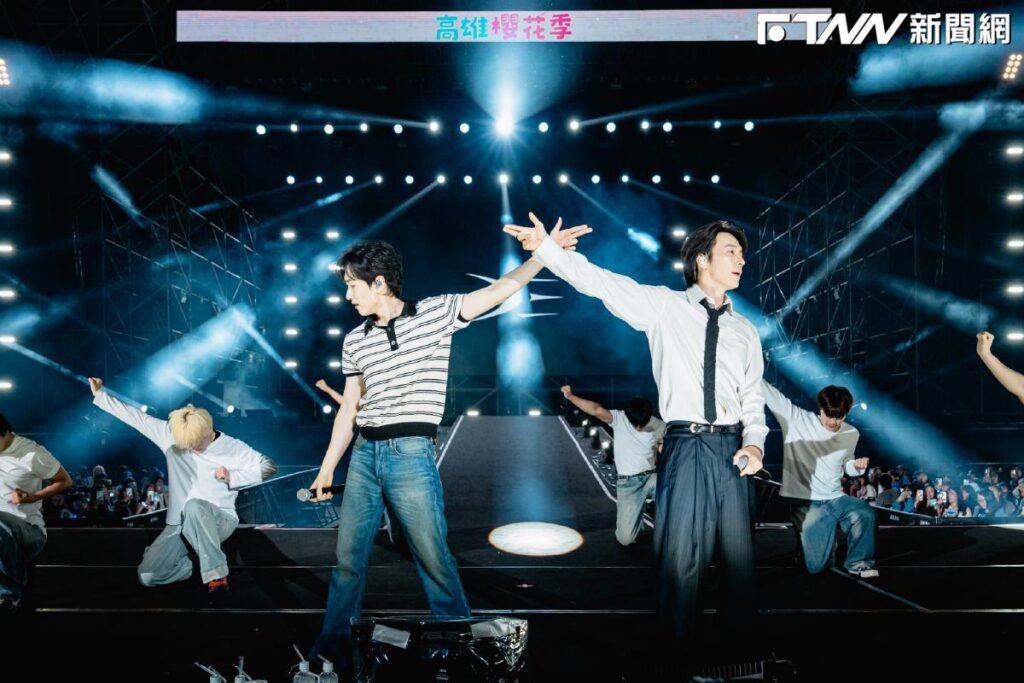 高雄櫻花季／SUPER JUNIOR-D&E東海當場解扣露胸肌！全場嗨爆　寵粉加碼唱安可