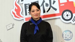 《黑白大廚》鄭智善首參戰台綜《開火開伙》　搖手指提醒李玉璽：不可以叫姐姐